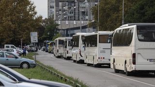 Stali autobusi, vozači upozorili: ‘Imamo 3800 kuna plaću i sad se svi čude što idemo van’ Stali autobusi, vozači upozorili: ‘Imamo 3800 kuna plaću i sad se svi čude što idemo van’
