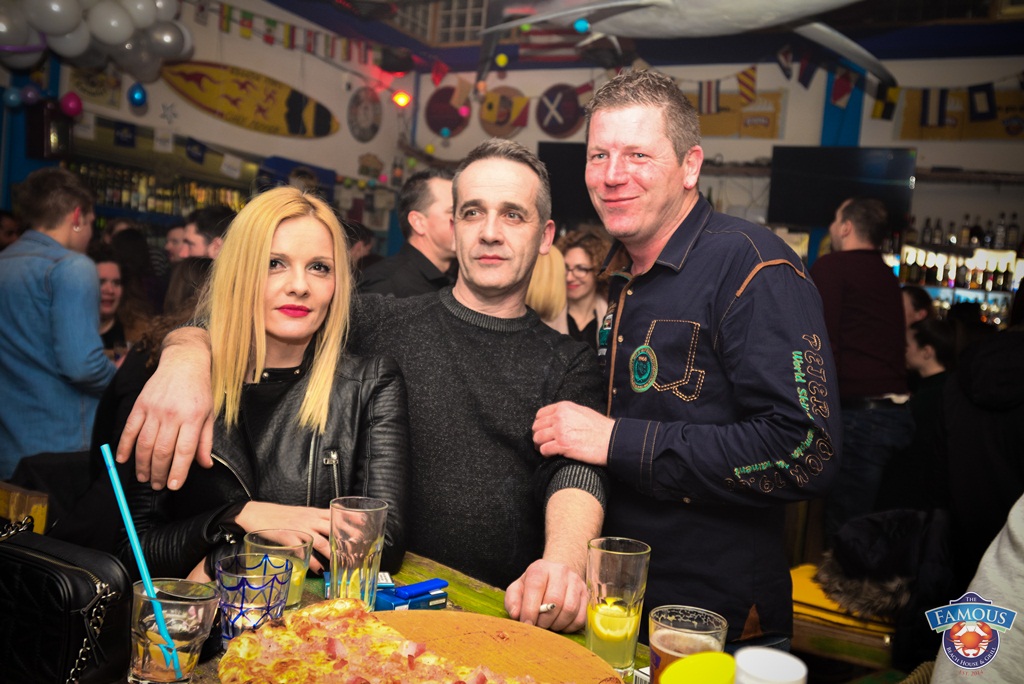 U Famous beach and grill baru Rockatansky bend proslavio je 20 godina djelovanja U Famous beach and grill baru Rockatansky bend proslavio je 20 godina djelovanja