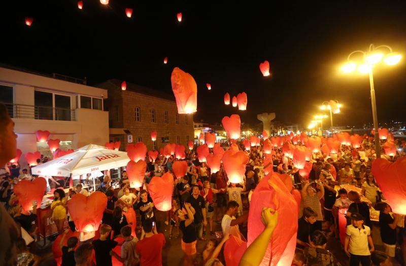 Vodice: Puštanjem lampiona obilježena 10. obljetnica Kornatske tragedije Vodice: Puštanjem lampiona obilježena 10. obljetnica Kornatske tragedije