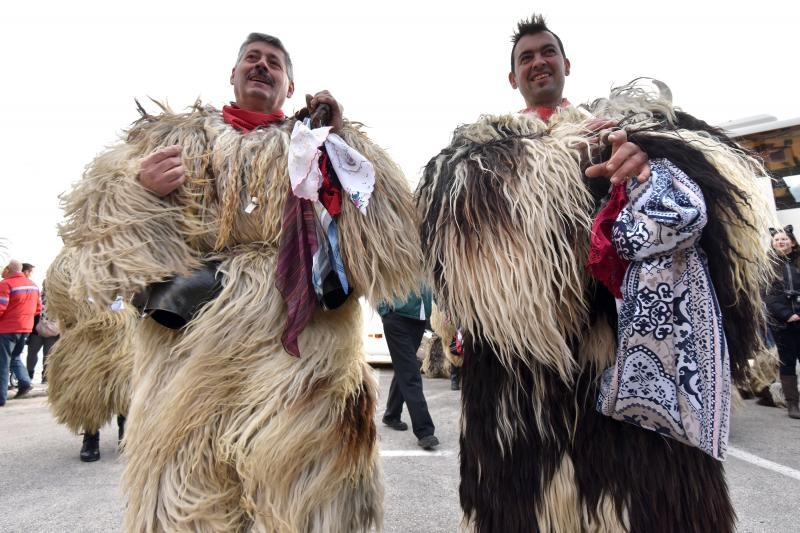Karnevalska povorka krenula je s Branimirove obale prema Poluotoku. Photo: Dino Stanin/PIXSELL