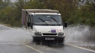 Zbog zarobljenog kamiona ne prometuje se cestom Poljica- Mazija