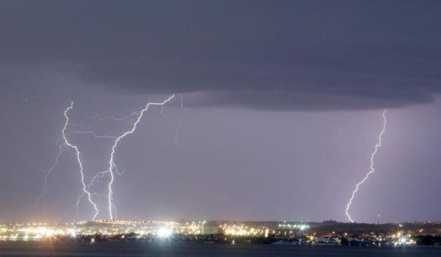 Zadarsko područje tijekom noći pogodilo je jako grmljavinsko nevrijeme, koje jse kasnije nastavilo obilno kišom u jutarnjim satima.  Photo: Borna Filić/PIXSELL