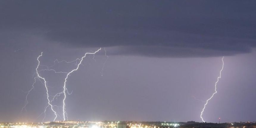 Zadarsko područje tijekom noći pogodilo je jako grmljavinsko nevrijeme, koje jse kasnije nastavilo obilno kišom u jutarnjim satima. Photo: Borna Filić/PIXSELL Zadarsko područje tijekom noći pogodilo je jako grmljavinsko nevrijeme, koje jse kasnije nastavilo obilno kišom u jutarnjim satima. Photo: Borna Filić/PIXSELL