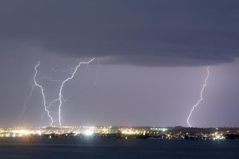 Zadarsko područje tijekom noći pogodilo je jako grmljavinsko nevrijeme, koje jse kasnije nastavilo obilno kišom u jutarnjim satima. Photo: Borna Filić/PIXSELL Zadarsko područje tijekom noći pogodilo je jako grmljavinsko nevrijeme, koje jse kasnije nastavilo obilno kišom u jutarnjim satima. Photo: Borna Filić/PIXSELL