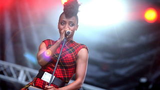 Zagreb, 220610.
Na Jarunu se od 21.-23.06. odrzava glazbeni spektakl T-Mobile INmusic festival na kojem ce nastupiti mnogobrojni izvodjaci kako iz zemlje tako i svijeta.
Danas se odrzao drugi dan.
Na slici: Morcheeba.
Foto: Neja Markicevic / CROPIX Zagreb, 220610.
Na Jarunu se od 21.-23.06. odrzava glazbeni spektakl T-Mobile INmusic festival na kojem ce nastupiti mnogobrojni izvodjaci kako iz zemlje tako i svijeta.
Danas se odrzao drugi dan.
Na slici: Morcheeba.
Foto: Neja Markicevic / CROPIX