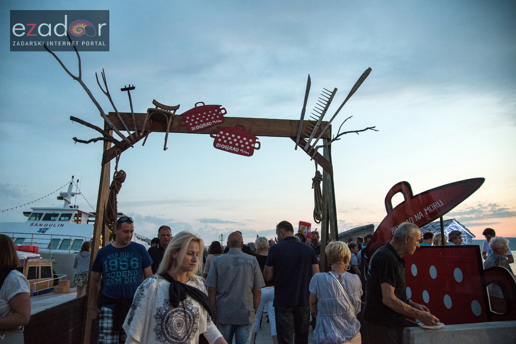 Otvoren 12. biogradski Gastro stol Otvoren 12. biogradski Gastro stol