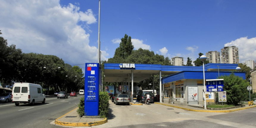 Inina benzinska pumpa, Foto: Davor Zunic / CROPIX Inina benzinska pumpa, Foto: Davor Zunic / CROPIX