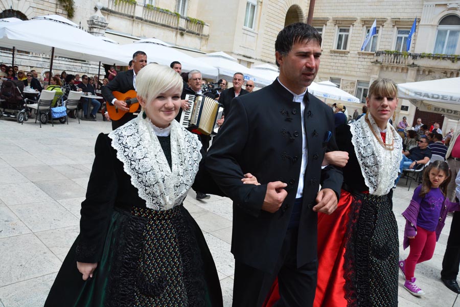 Predstavljanje svečane zadarske pučke nošnje, foto: Iva Perinčić Predstavljanje svečane zadarske pučke nošnje, foto: Iva Perinčić