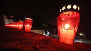 Svijeće na Kopnenim vratima i bedemu u Foši (foto:Saša Čuka) Svijeće na Kopnenim vratima i bedemu u Foši (foto:Saša Čuka)