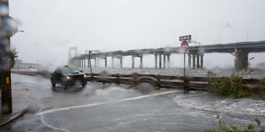 New York, 291012.
Uragan Sandy, najjaca oluja u posljednjih 50 godina se blizi New Yorku. Ljudi su evakuirani i grad je pust , a
oluja se sprema na najjaci udarac.
Foto: Miroslav Celic / Cropix New York, 291012.
Uragan Sandy, najjaca oluja u posljednjih 50 godina se blizi New Yorku. Ljudi su evakuirani i grad je pust , a
oluja se sprema na najjaci udarac.
Foto: Miroslav Celic / Cropix