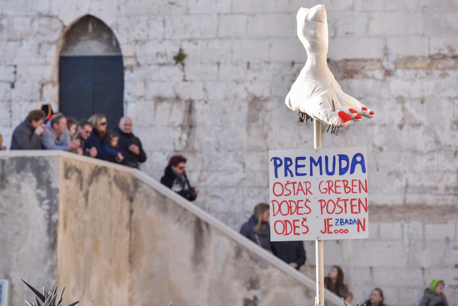 Zadarski karneval 2018: Povorka maškaranih skupina gradskim ulicama Zadarski karneval 2018: Povorka maškaranih skupina gradskim ulicama