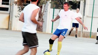 Na Stanovima se uz boćarski turnir održao i revijalni nogometni turnir. Osim prijavljenih ekipa, snage su ponovno odmjeravali liječnici Opće bolnice Zadar i predstavnici poglavarstva Grada Zadra. Na Stanovima se uz boćarski turnir održao i revijalni nogometni turnir. Osim prijavljenih ekipa, snage su ponovno odmjeravali liječnici Opće bolnice Zadar i predstavnici poglavarstva Grada Zadra.