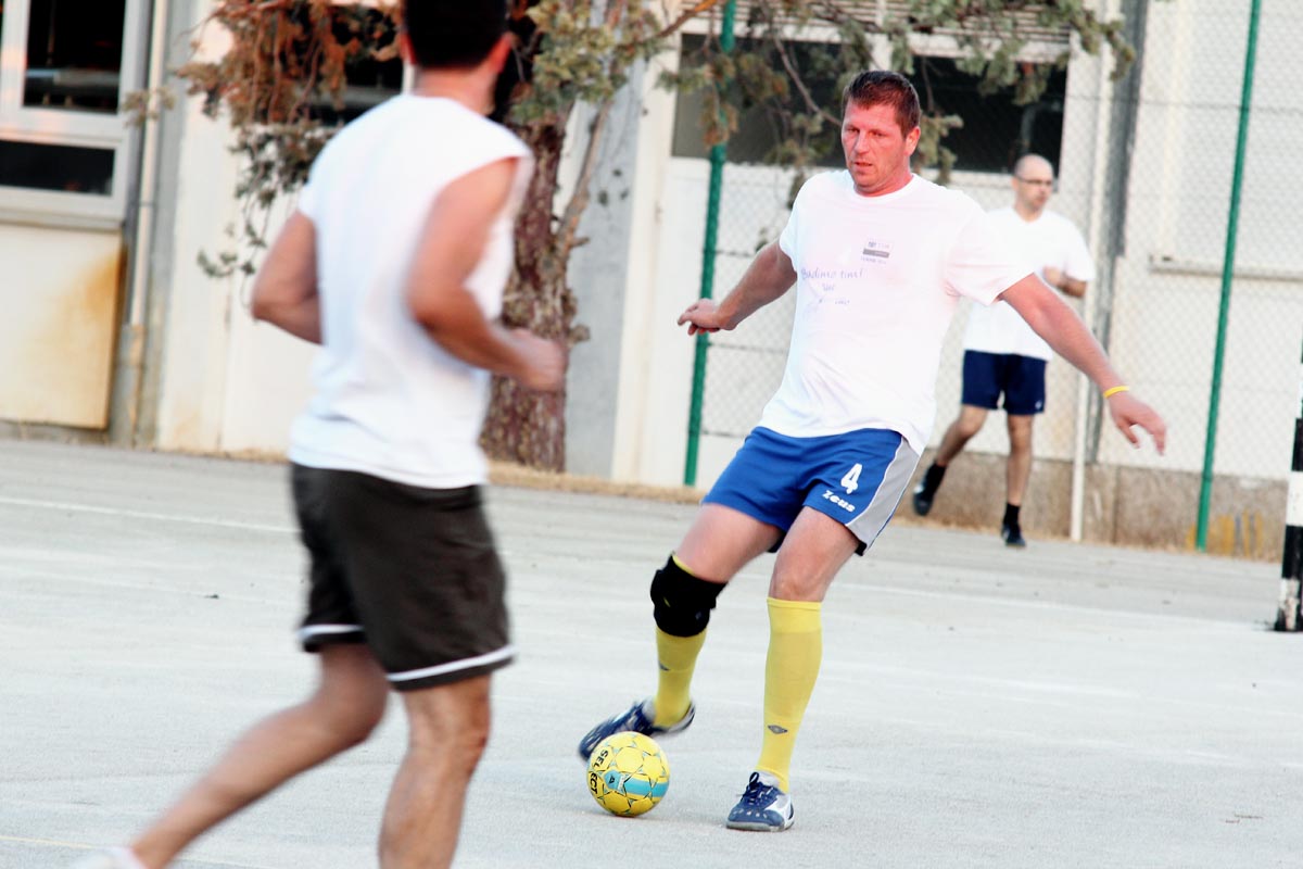 Na Stanovima se uz boćarski turnir održao i revijalni nogometni turnir. Osim prijavljenih ekipa, snage su ponovno odmjeravali liječnici Opće bolnice Zadar i predstavnici poglavarstva Grada Zadra. Na Stanovima se uz boćarski turnir održao i revijalni nogometni turnir. Osim prijavljenih ekipa, snage su ponovno odmjeravali liječnici Opće bolnice Zadar i predstavnici poglavarstva Grada Zadra.