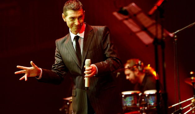 Zagreb, 291209.
Arena Zagreb, Laniste.
Humanitarni koncert “Mozes sve” za Sandru Paovic, stolnotenisacicu koja je tesko ozlijedjena u prometnoj nesreci u Francuskoj.
Na slici: Massimo Savic.
Foto: Ronald Gorsic / CROPIX