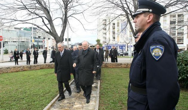 21.01.2014., Zadar – Predsjednik Hrvatskog sabora Josip Leko i ministar branitelja Predrag Matic polozili su vijence u sklopu 21. obljetnice vojno-redarstvene operacije Maslenica ’93. Photo: Dino Stanin/PIXSELL