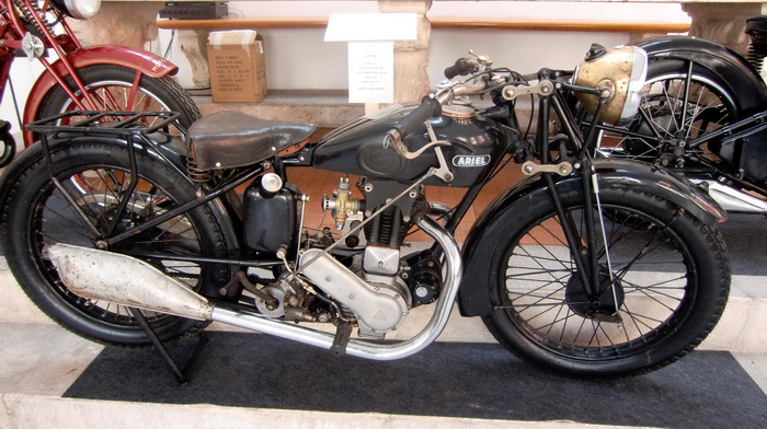 Gradska loza Zadar: Oldtimeri – biseri iz garaze Gradska loza Zadar: Oldtimeri – biseri iz garaze