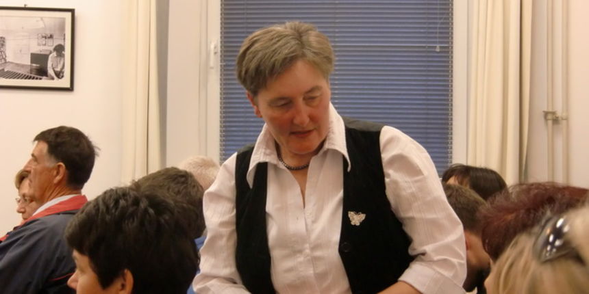 Od žute kuće do kuće žute, naziv je zbirke pjesama koju je u Gradskoj knjižnici Zadar sinoć predstavila autorica Zorica Buljanović, rođena Čižmarević, te Marija Ivoš Od žute kuće do kuće žute, naziv je zbirke pjesama koju je u Gradskoj knjižnici Zadar sinoć predstavila autorica Zorica Buljanović, rođena Čižmarević, te Marija Ivoš