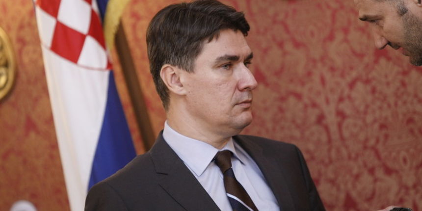 Zagreb, 171012.Markov trg.Banski dvori.Redovita sjednica Hrvatske vlade.Na slici: Zoran Milanovic.Foto: Goran Mehkek / CROPIX