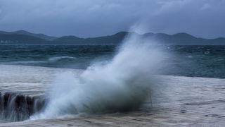 Igra valova na zadarskoj rivi 7. studenog 2014.  Foto: Roberto Lerga