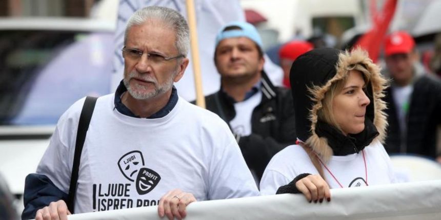 01.05.2016., Zagreb – Ispred sindikalne sredisnjice Saveza samostalnih sindikata Hrvatske i Nezavisnih sindikata poceli su se okupljati sudionici sindikalne povorke koji ce na Medjunarodni praznik rada pod sloganom Ljude ispred profita prosetati od Subice