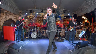 Deset tisuća posjetitelja uživalo u otvorenju Adventa u Zadru- koncertu Ivana Zaka i vatrometu