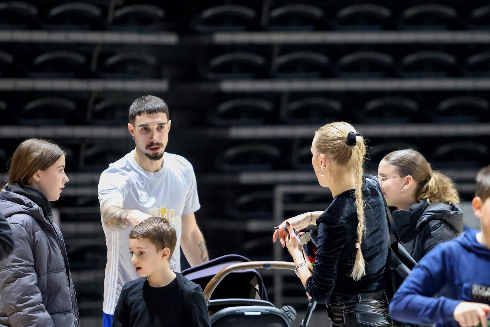 Humanitarni turnir “4 kantuna” na Višnjiku Humanitarni turnir “4 kantuna” na Višnjiku