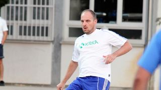 Na Stanovima se uz boćarski turnir održao i revijalni nogometni turnir. Osim prijavljenih ekipa, snage su ponovno odmjeravali liječnici Opće bolnice Zadar i predstavnici poglavarstva Grada Zadra. Na Stanovima se uz boćarski turnir održao i revijalni nogometni turnir. Osim prijavljenih ekipa, snage su ponovno odmjeravali liječnici Opće bolnice Zadar i predstavnici poglavarstva Grada Zadra.