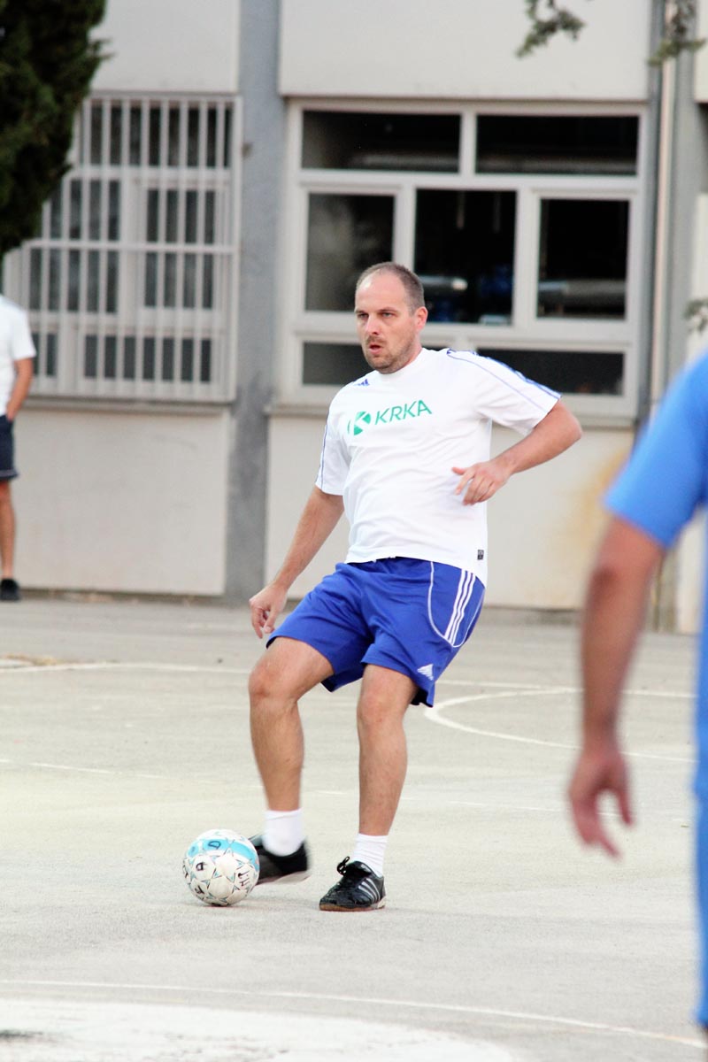 Na Stanovima se uz boćarski turnir održao i revijalni nogometni turnir. Osim prijavljenih ekipa, snage su ponovno odmjeravali liječnici Opće bolnice Zadar i predstavnici poglavarstva Grada Zadra. Na Stanovima se uz boćarski turnir održao i revijalni nogometni turnir. Osim prijavljenih ekipa, snage su ponovno odmjeravali liječnici Opće bolnice Zadar i predstavnici poglavarstva Grada Zadra.