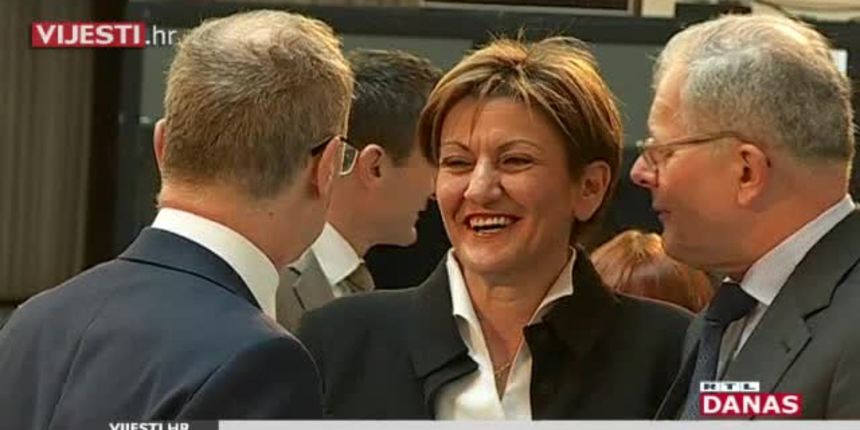 Oporba nije predala zahtjev za razriješenje ministrice Dalić, tvrde: razloga za smjenu može biti još! (thumbnail) Oporba nije predala zahtjev za razriješenje ministrice Dalić, tvrde: razloga za smjenu može biti još! (thumbnail)