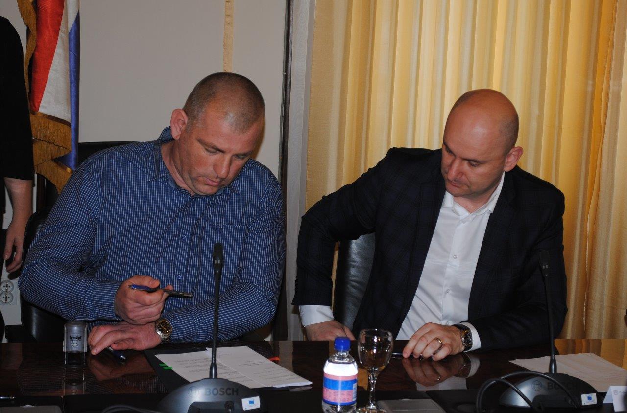 Ministar Tolušić potpisao ugovore za sanaciju šteta od poplave Ministar Tolušić potpisao ugovore za sanaciju šteta od poplave