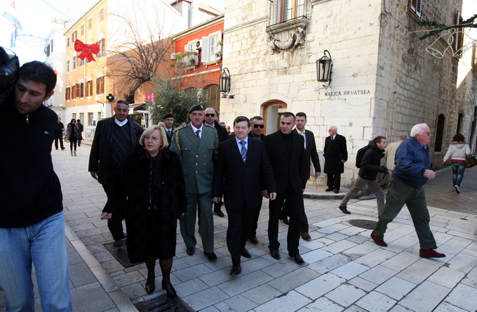 Zadar, 111212. 
Nakon zahvale generalu Anti Gotovini, Zadrani su danas odali priznanje i ratnom zapovjedniku postrojbi specijalne policije Mladenu Markacu. General Markac prosetao je zadarskim Poluotokom te posjetio gradonacelnika Zvonimira Vrancica u nje