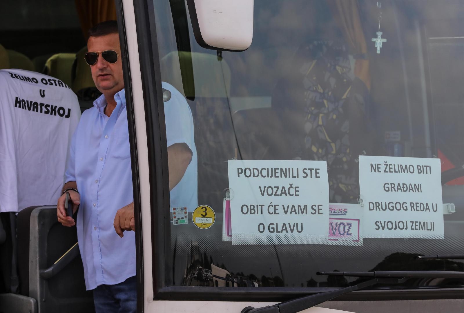 Stali autobusi, vozači upozorili: ‘Imamo 3800 kuna plaću i sad se svi čude što idemo van’ Stali autobusi, vozači upozorili: ‘Imamo 3800 kuna plaću i sad se svi čude što idemo van’