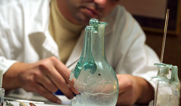 Šime Perović – Restauracija antičkog stakla (foto: A.Gospić)