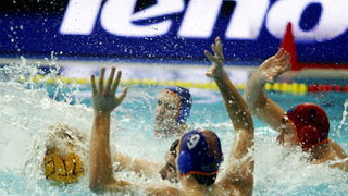 Zadar, 191209.
U Zadru se danas i sutra odrzava kvalifikacijski turnir Kupa Hrvatske u vaterpolu.
Utakmica VK Jug (bijeli) – VK Mornar (plavi).
Foto: Jure Miskovic / CROPIX