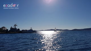 Izložba vojne opreme, oružja i vozila na zadarskoj rivi i spuštanje 25-metarske zastave s kampanela sv. Stošije