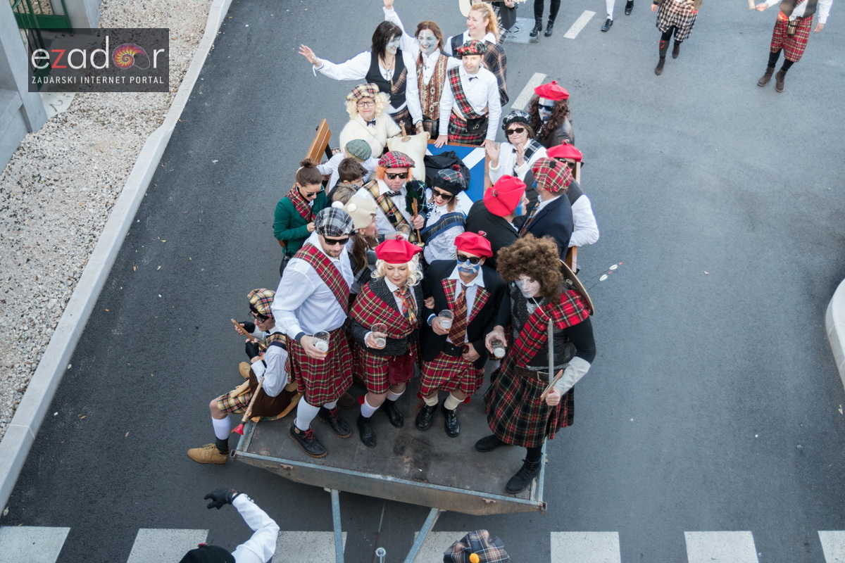 Zadarski karneval 2018: Povorka maškaranih skupina od Gradskih vrata preko Foruma do Narodnog trga Zadarski karneval 2018: Povorka maškaranih skupina od Gradskih vrata preko Foruma do Narodnog trga