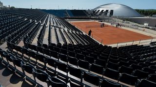 Pri kraju radovi na montažnim tribinama teniskog terena u SC Višnjik