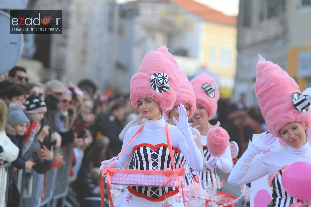 Maškarana povorka Velike Bake u Murteru