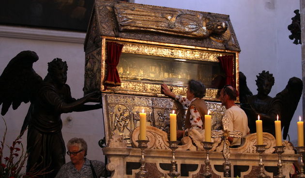 Zadar, 081012.
Danas se svecano slavi blagdan sv. Simuna u crkvi sv. Simuna. Misno slavlje u 11 sati predvodio je fra Andrija Bilokapic, provincijal Franjevacke provincije sv. Jeronima sa sjedistem u Zadru. Sveti Simun (Bogoprimac) – najomiljeniji je zada