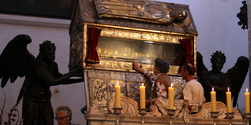 Zadar, 081012.
Danas se svecano slavi blagdan sv. Simuna u crkvi sv. Simuna. Misno slavlje u 11 sati predvodio je fra Andrija Bilokapic, provincijal Franjevacke provincije sv. Jeronima sa sjedistem u Zadru. Sveti Simun (Bogoprimac) – najomiljeniji je zada