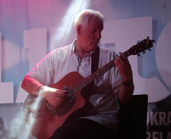 Virsko ljeto 2016: Tomislav Bralić i klapa Intrade oduševili 12 tisuća obožavatelja na virskoj rivi Virsko ljeto 2016: Tomislav Bralić i klapa Intrade oduševili 12 tisuća obožavatelja na virskoj rivi