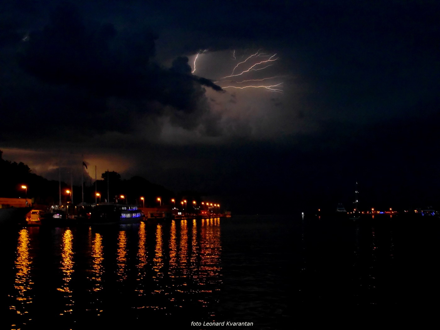 Munje nad zadarskom lukom