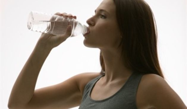 Pijenje iz plastičnih boca opasno po zdravlje (Tportal.hr)