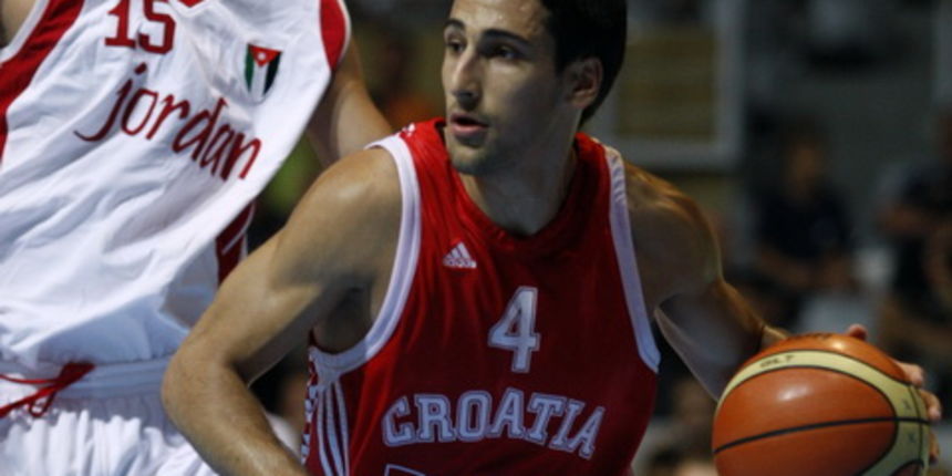 Zadar, 210810.
Dvorana Kresimira Cosica.
Drugo kolo Svjetskog kupa, kosarkaska utakmica,
Hrvatska – Jordan.
Na slici: igrac Hrvatske Rok Stipcevic.
Foto: Jure Miskovic / CROPIX Zadar, 210810.
Dvorana Kresimira Cosica.
Drugo kolo Svjetskog kupa, kosarkaska utakmica,
Hrvatska – Jordan.
Na slici: igrac Hrvatske Rok Stipcevic.
Foto: Jure Miskovic / CROPIX