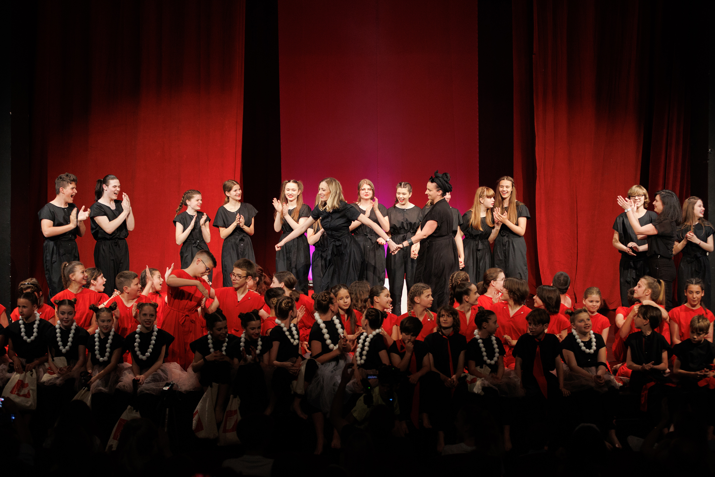 Igrajmo se: Zabranjeno mlađima od 15 strana A