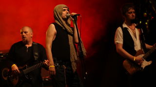 Zadar, 230612.
Drugu vecer 2.JUMF festivala koji se odrzava u Zadru na Kapetanskom, nastupili su Goran Bare i Majke. U nastupu vinkovacke grupe uzivala je mnogobrojna publika.
Foto: Andrija Lucic / CROPIX