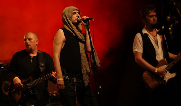 Zadar, 230612.
Drugu vecer 2.JUMF festivala koji se odrzava u Zadru na Kapetanskom, nastupili su Goran Bare i Majke. U nastupu vinkovacke grupe uzivala je mnogobrojna publika.
Foto: Andrija Lucic / CROPIX