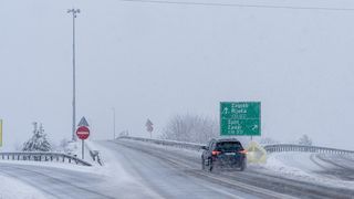 Snijeg i zimski uvjeti kod čvora Gospić na autocesti A1