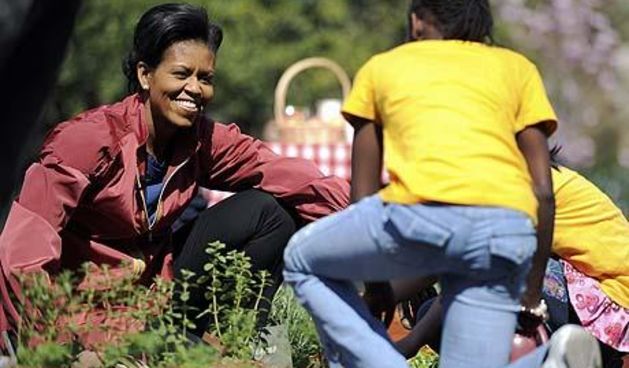 US first lady Michelle Obama smiles as she helps students plant herbs in the White House Kitchen Garden…US first lady Michelle Obama (L) smiles as she helps students plant herbs in the White House Kitchen Garden on the South Lawn of the White House in W