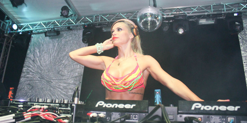 Niki Belucci i ostale atraktivne DJ dame izazvale euforiju u klubu Euphoria na Zrću!, Fotograf: Matija Grđen Niki Belucci i ostale atraktivne DJ dame izazvale euforiju u klubu Euphoria na Zrću!, Fotograf: Matija Grđen